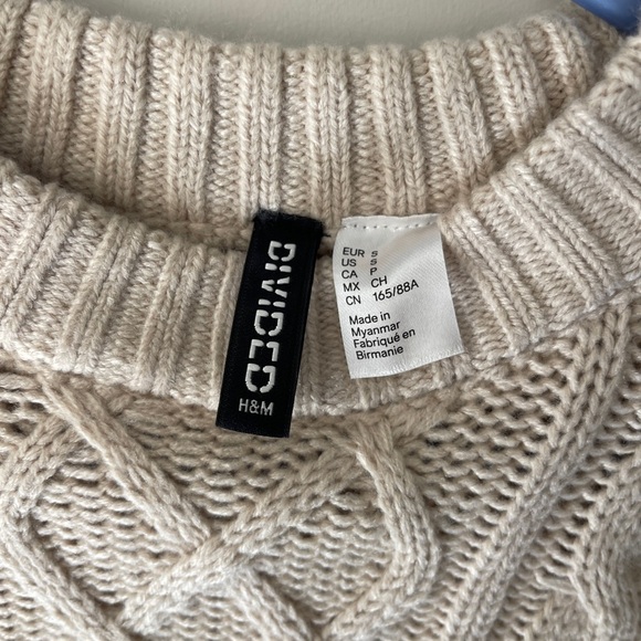 H&M Cable Knit Cropped Cream Sweater Small - Picture 2 of 3